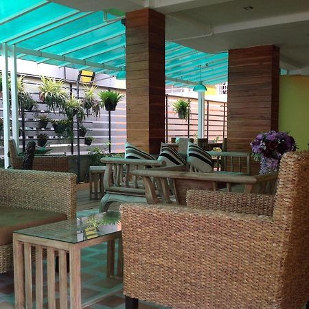 Yellow Tique Hotel ラムパーン エクステリア 写真
