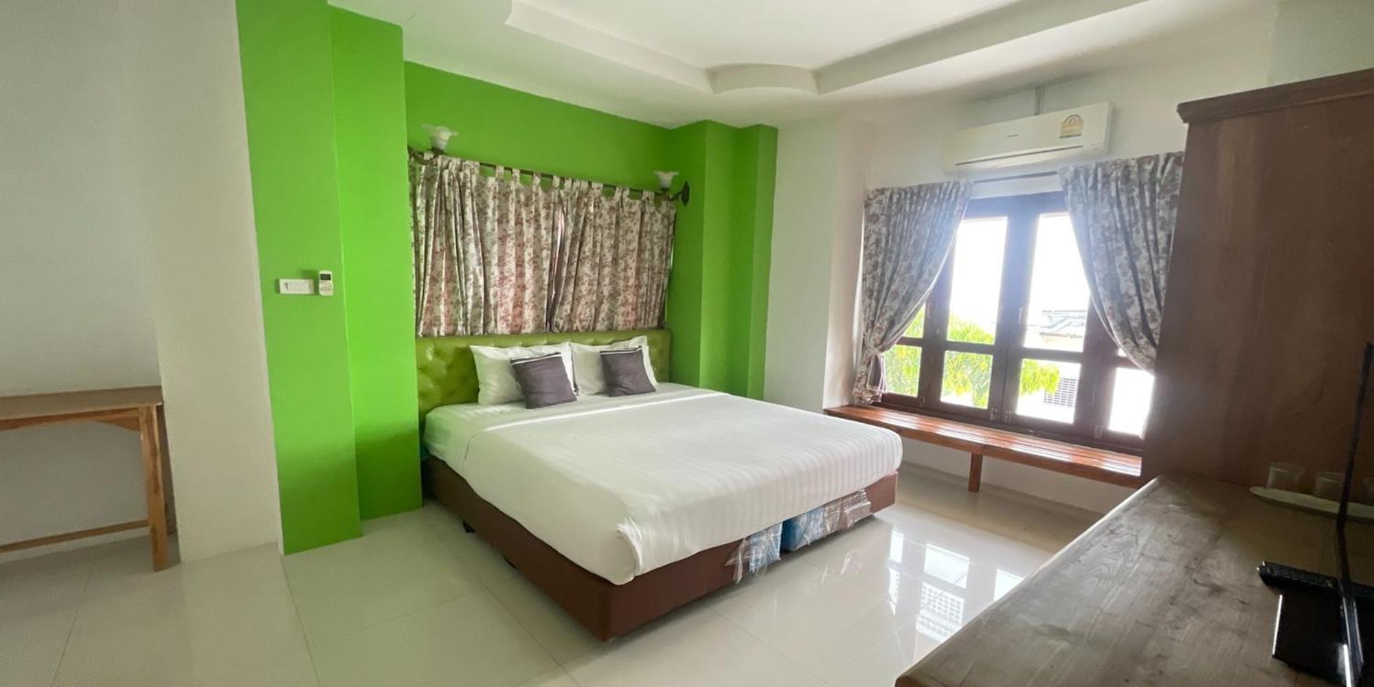 Yellow Tique Hotel ラムパーン エクステリア 写真