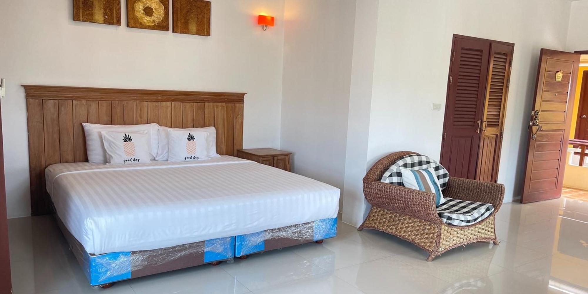 Yellow Tique Hotel ラムパーン エクステリア 写真