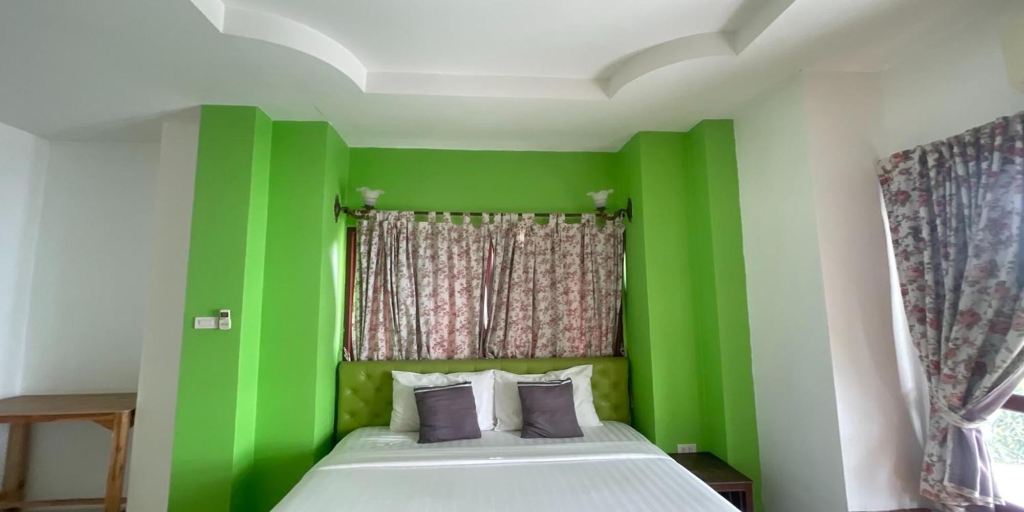 Yellow Tique Hotel ラムパーン エクステリア 写真