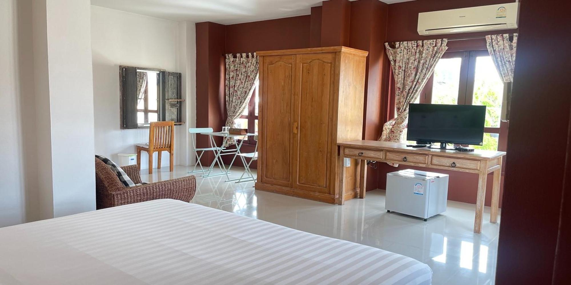 Yellow Tique Hotel ラムパーン エクステリア 写真