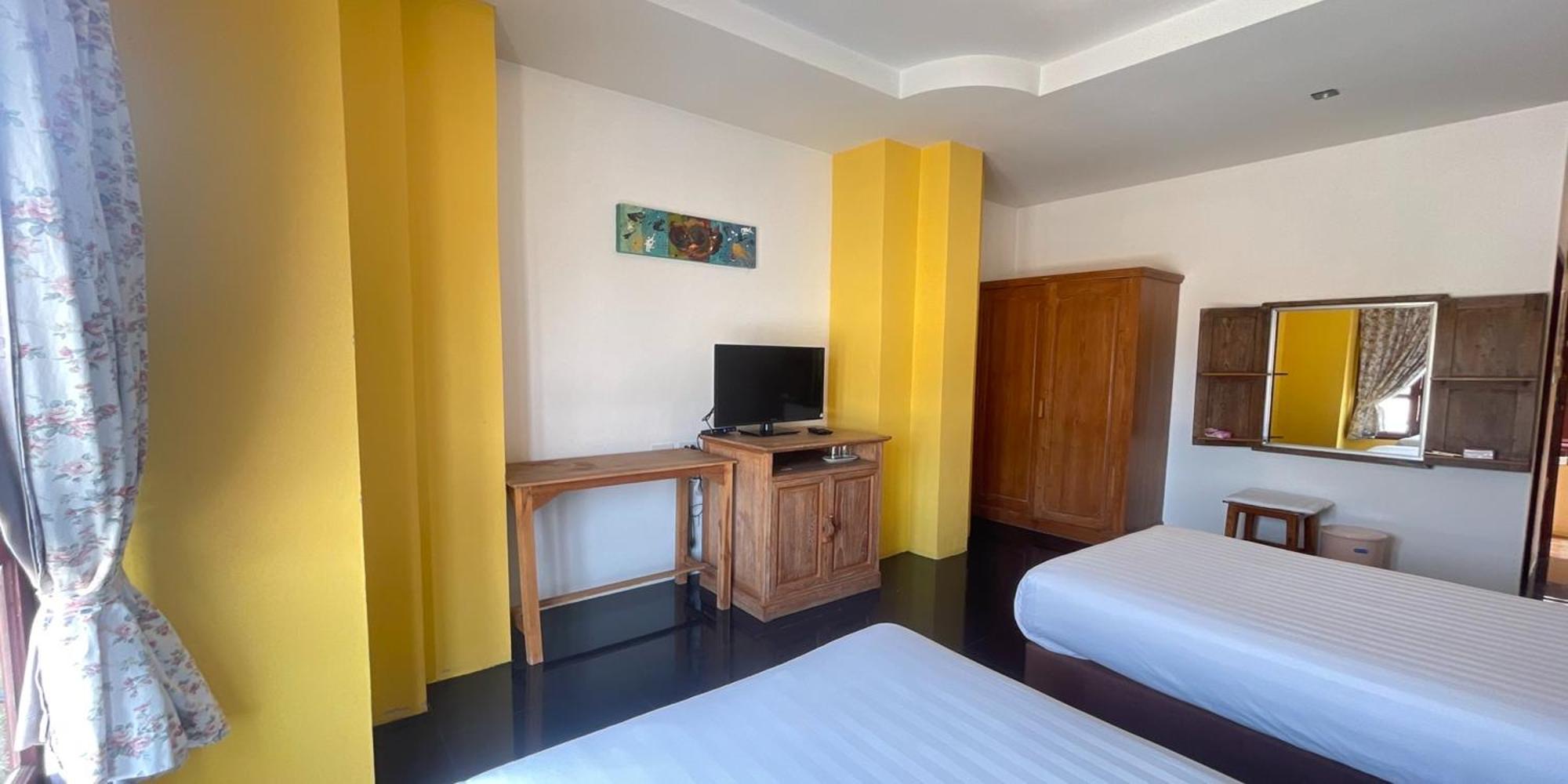 Yellow Tique Hotel ラムパーン エクステリア 写真